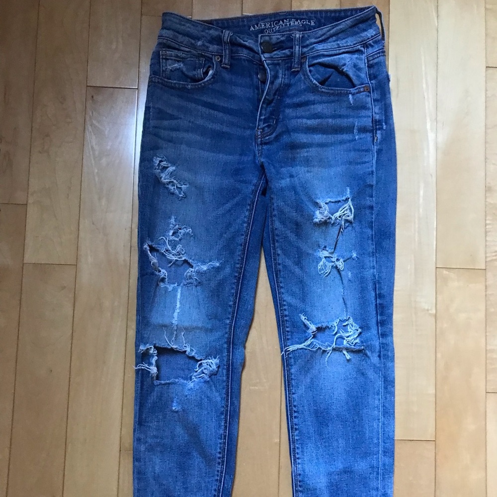 AE Tom Girl Medium Wash Distressed Jeans